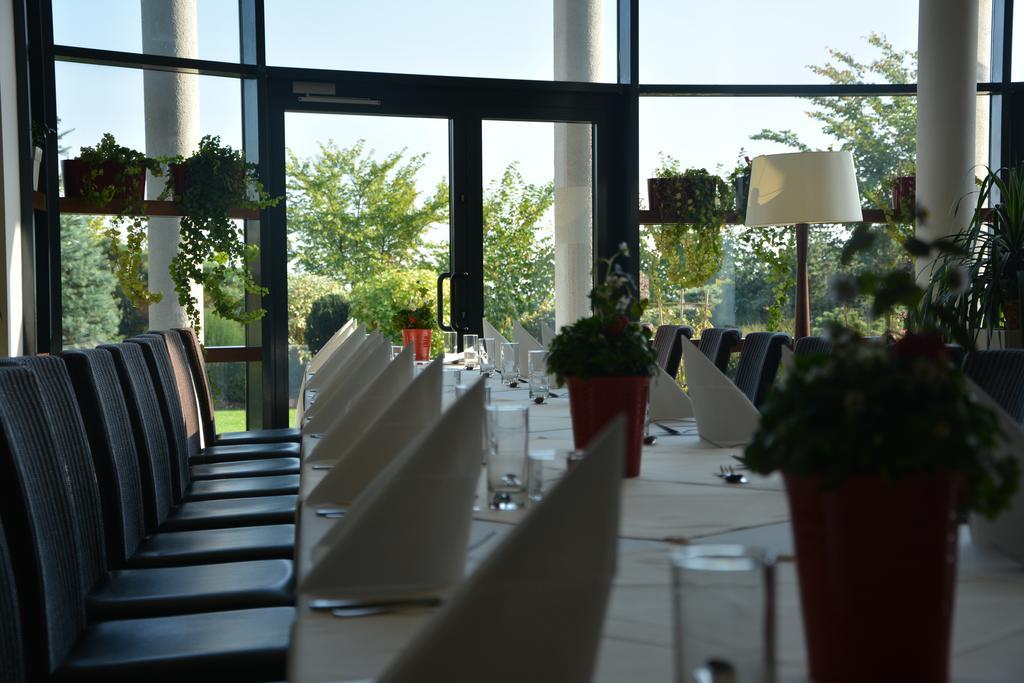 Bazuny Hotel&Spa コシチェジナ エクステリア 写真