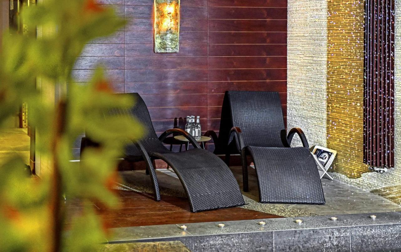 Bazuny Hotel&Spa コシチェジナ エクステリア 写真