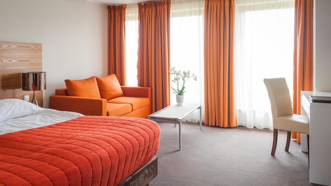 Bazuny Hotel&Spa コシチェジナ エクステリア 写真