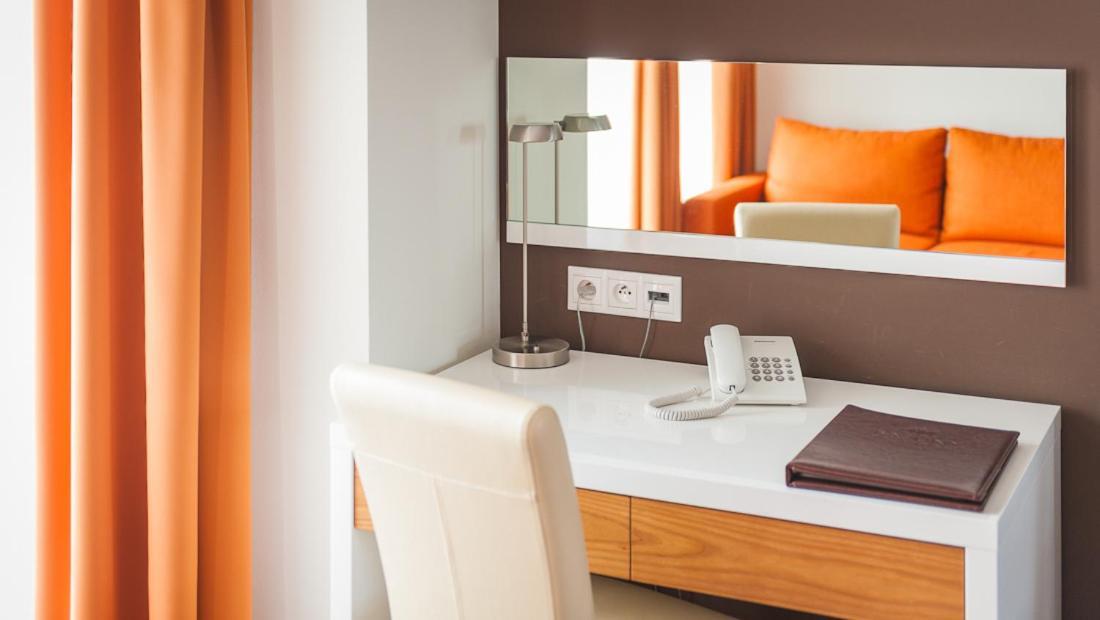 Bazuny Hotel&Spa コシチェジナ エクステリア 写真
