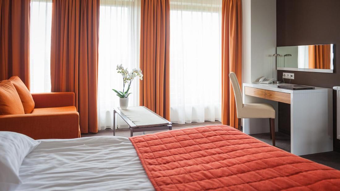 Bazuny Hotel&Spa コシチェジナ エクステリア 写真