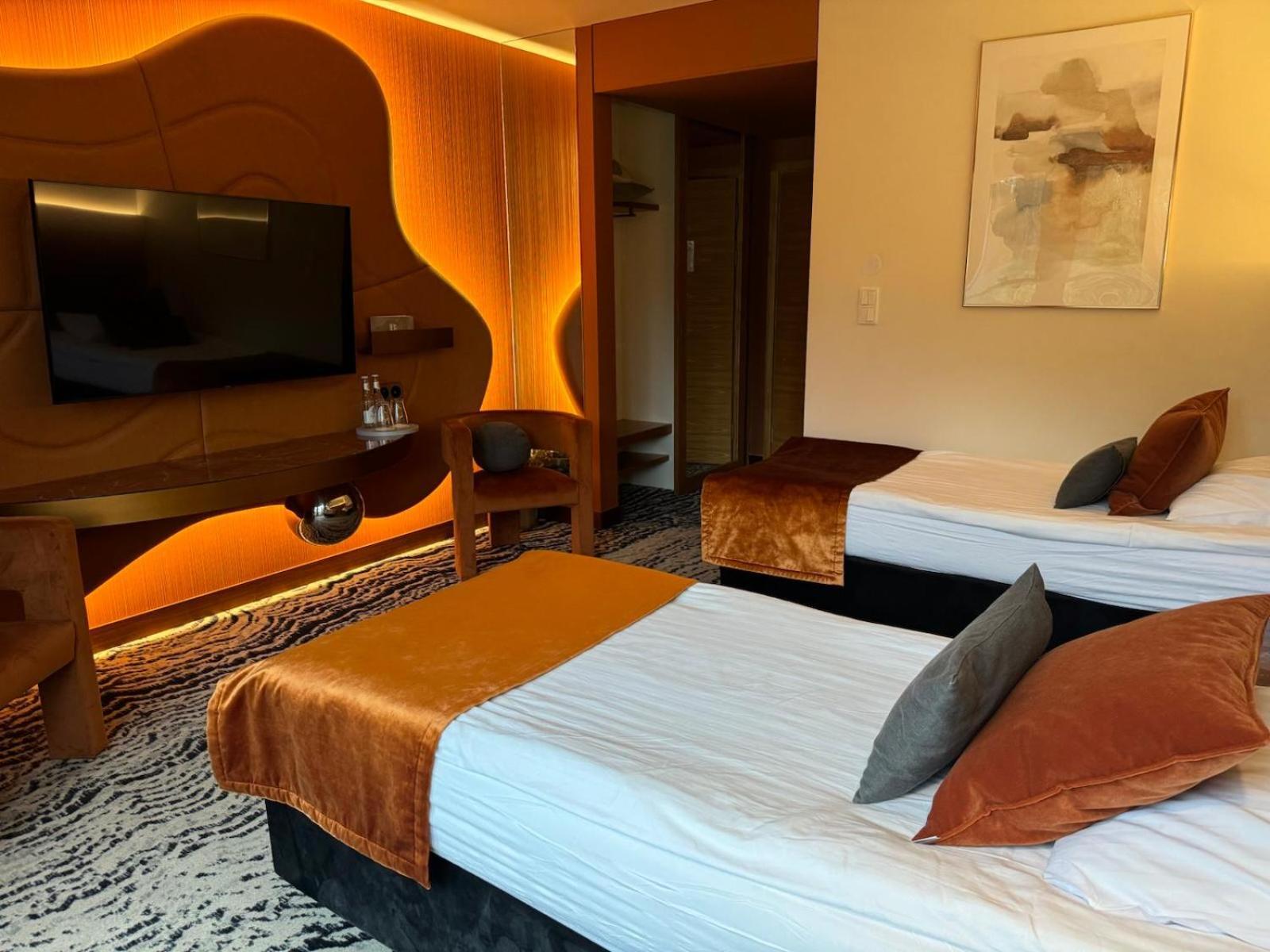 Bazuny Hotel&Spa コシチェジナ エクステリア 写真