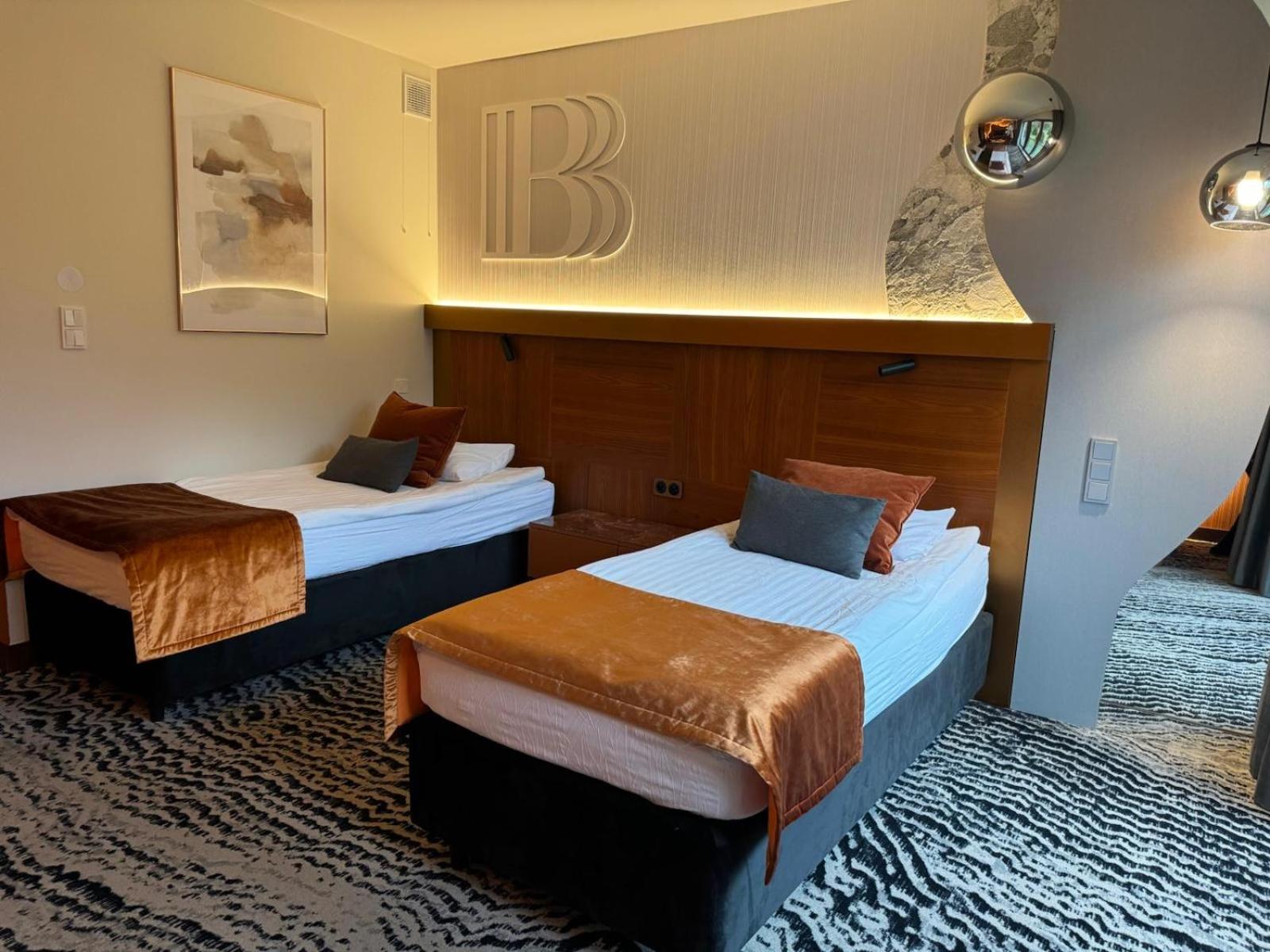 Bazuny Hotel&Spa コシチェジナ エクステリア 写真
