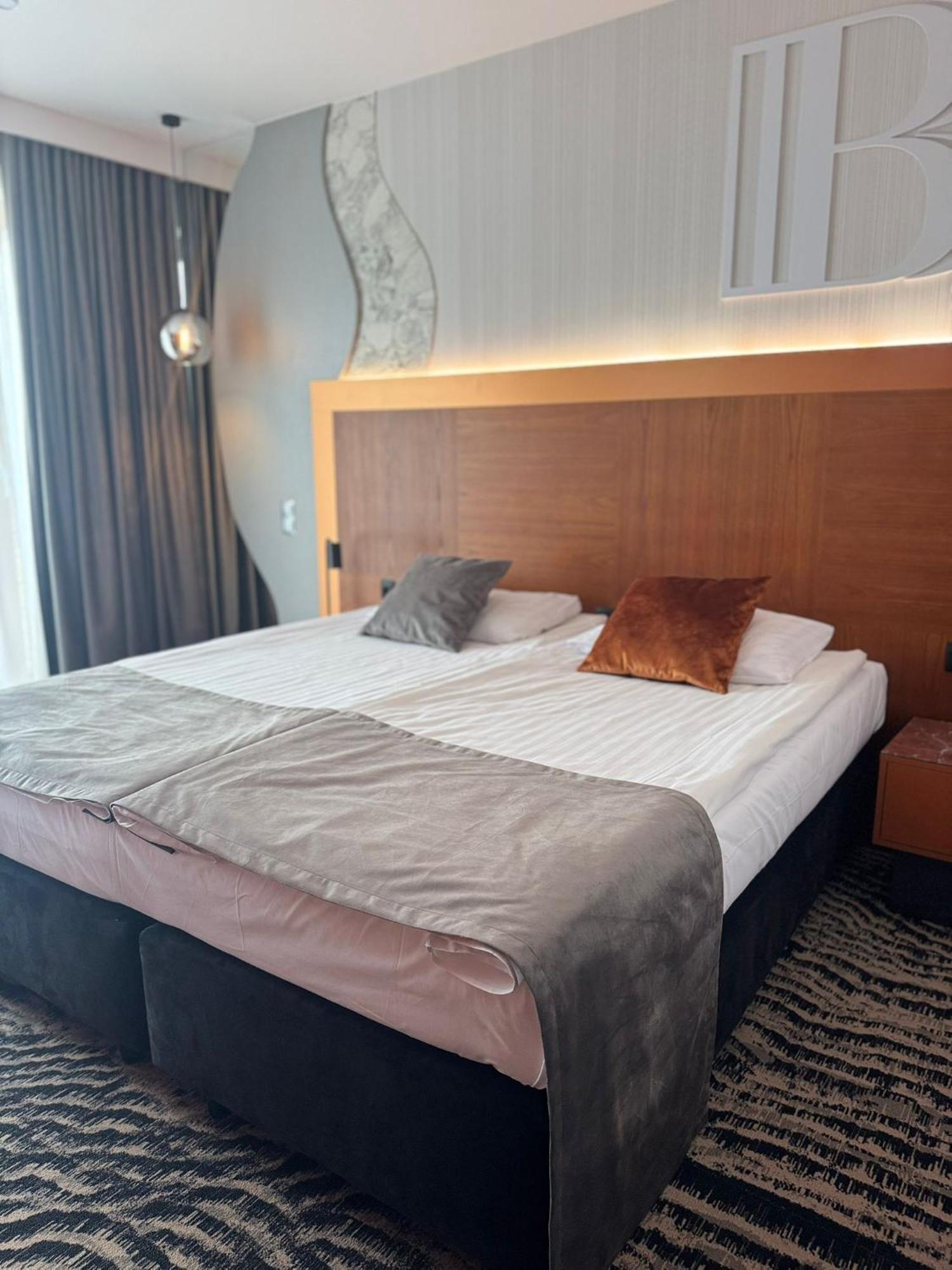 Bazuny Hotel&Spa コシチェジナ エクステリア 写真