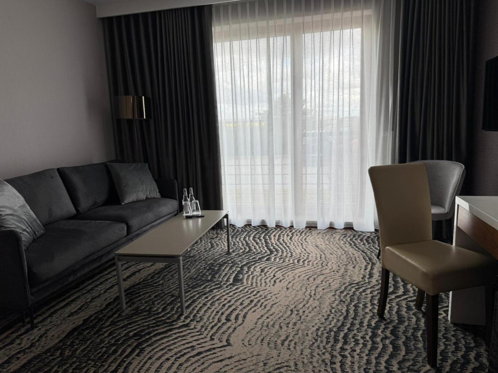 Bazuny Hotel&Spa コシチェジナ エクステリア 写真