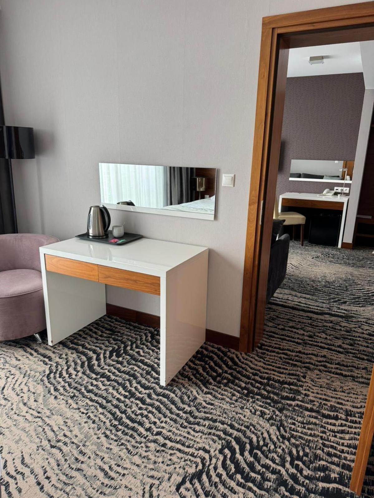 Bazuny Hotel&Spa コシチェジナ エクステリア 写真