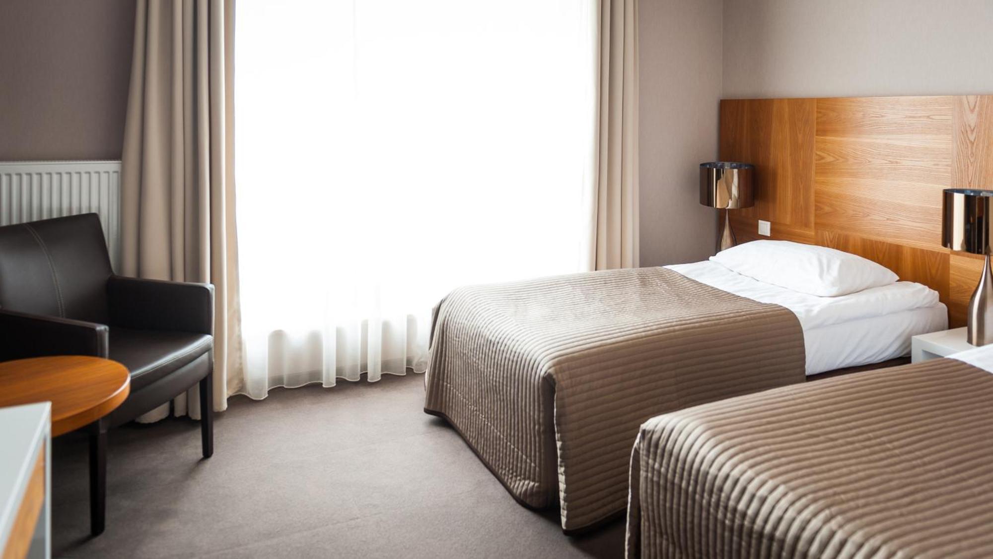 Bazuny Hotel&Spa コシチェジナ エクステリア 写真